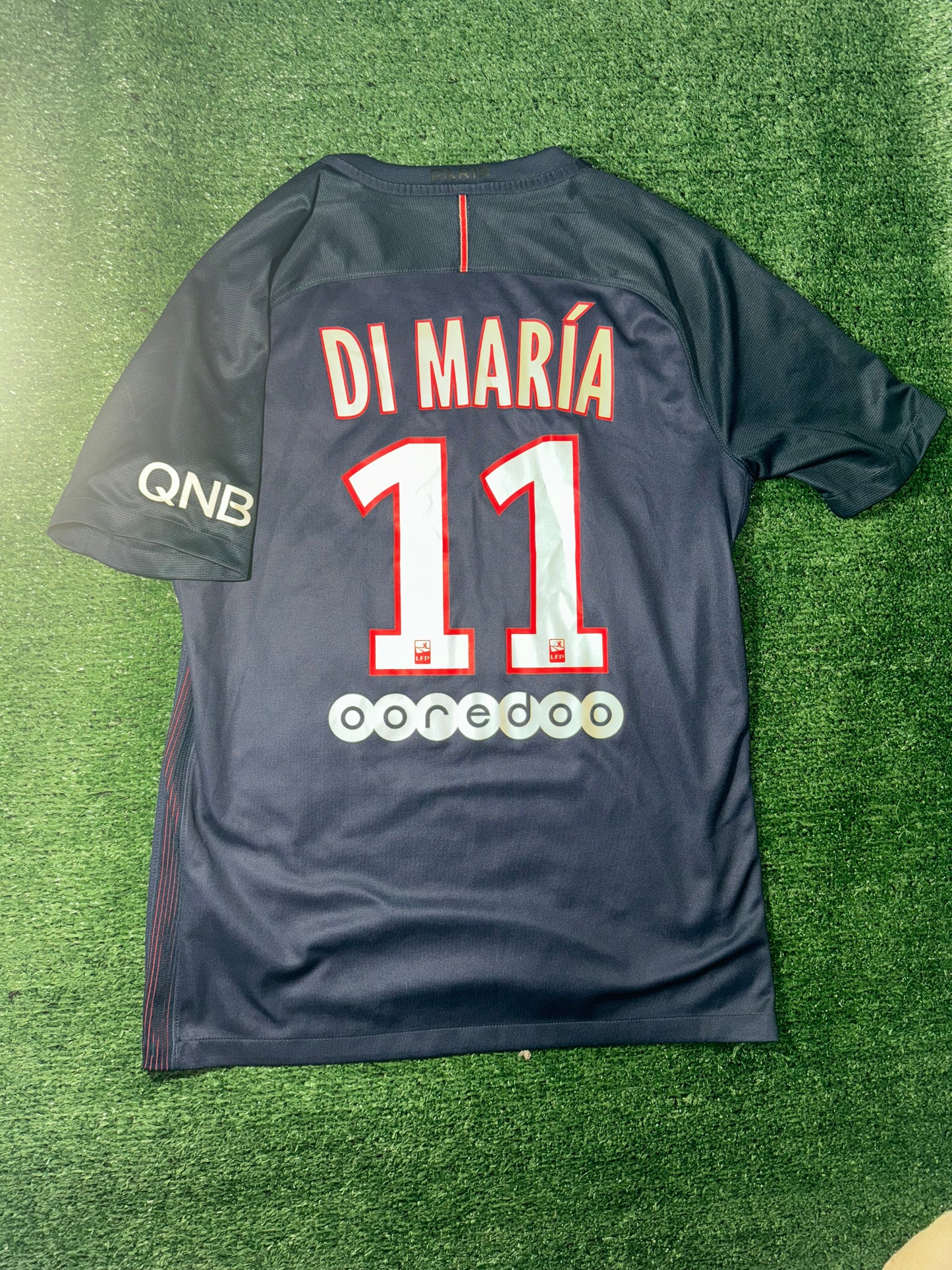 *THRIFTED JERSEY* Men’s PSG Home Stadium Jersey 2016/17 with Di Maria Nameset